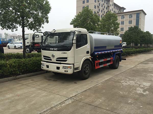 東風(fēng)福瑞卡8-10噸灑水車(chē)